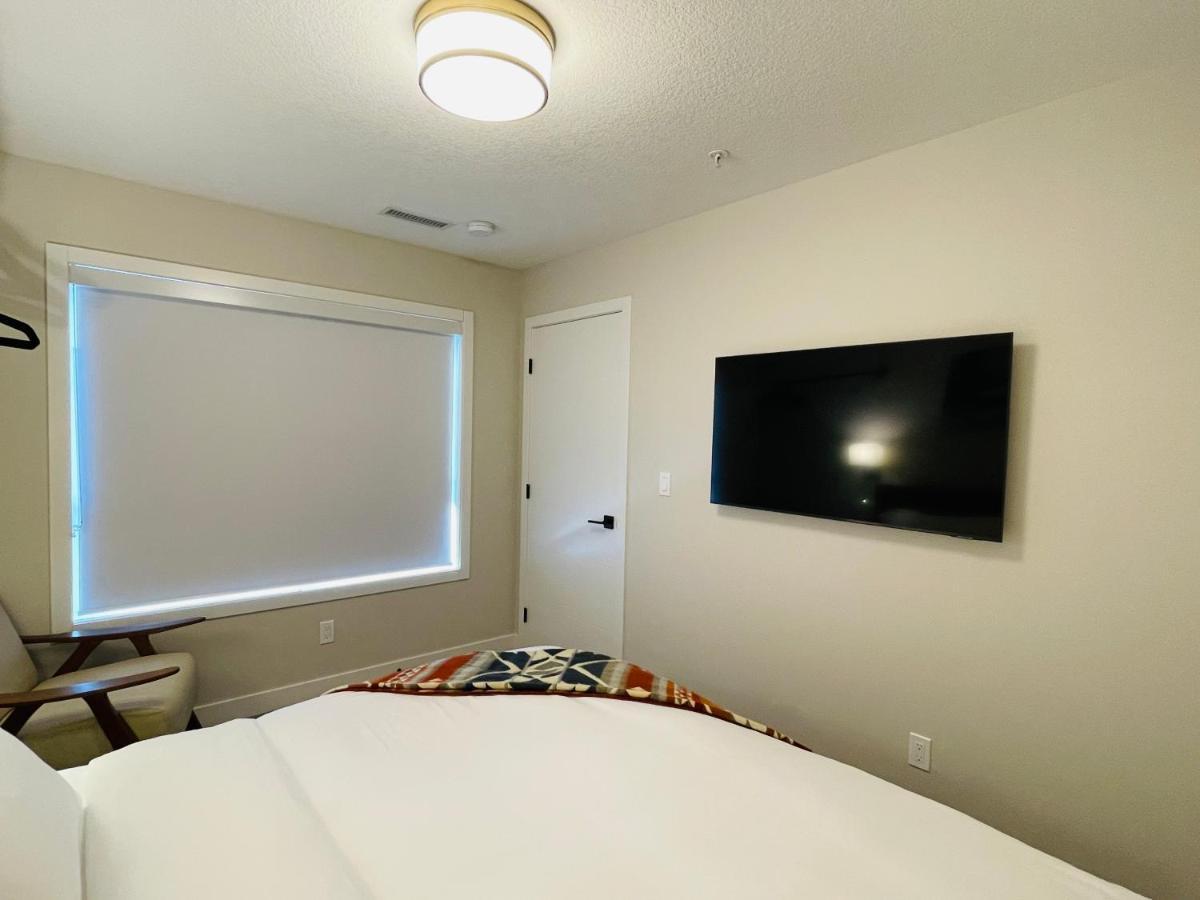 Joe'S Contemporary 2 King Bedrooms Vacation Home In Канмор Экстерьер фото