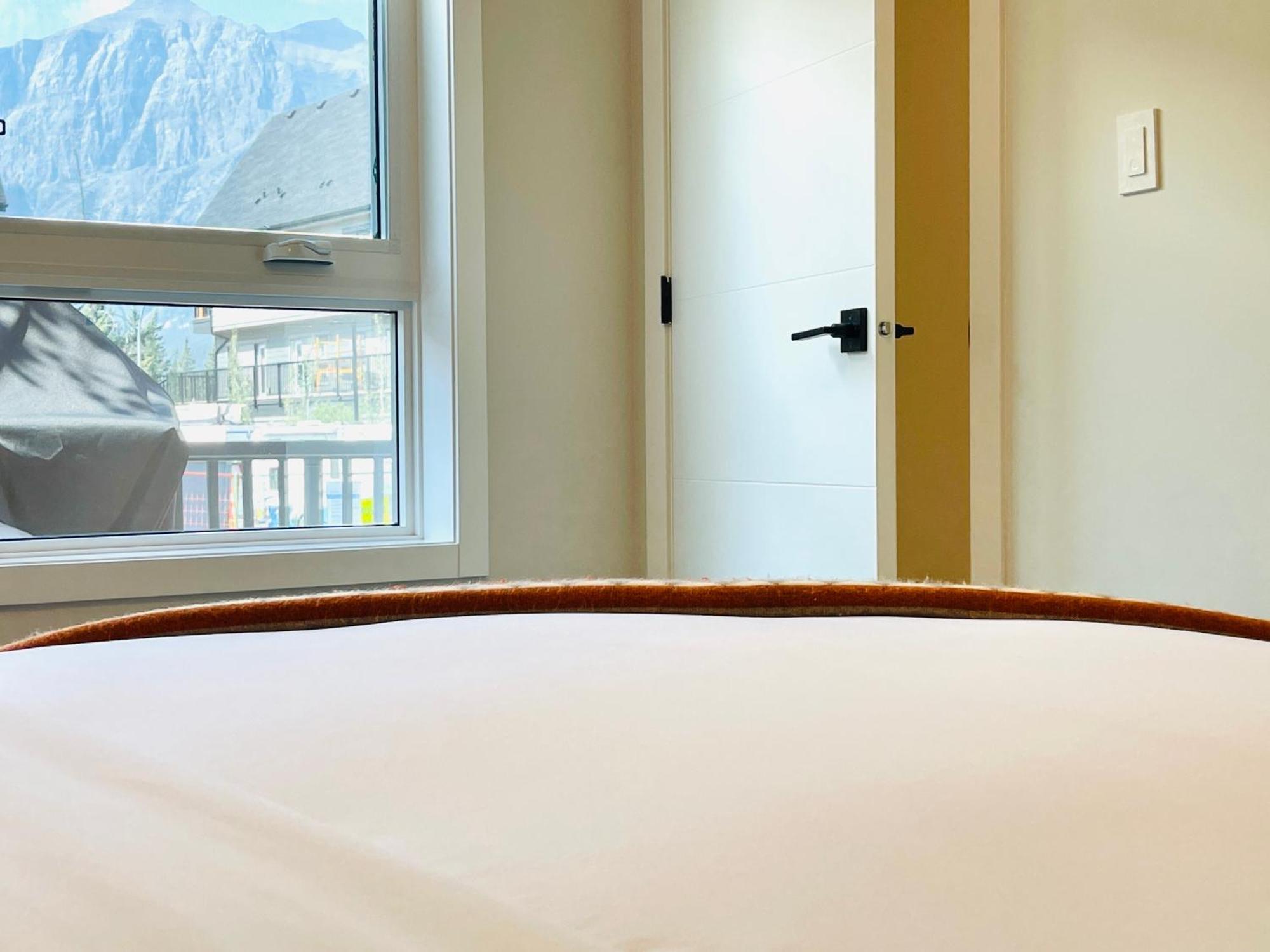 Joe'S Contemporary 2 King Bedrooms Vacation Home In Канмор Экстерьер фото